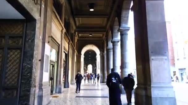 Гиперлапс Гуляющий Арками Болоньи Италия Солнечный Зимний День — стоковое видео