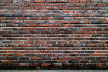 Eski, kirli tuğla duvar yüzeyi. Soyut fayanslı tuğla işçiliği arka planı ve deseni.