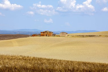 Ascanio (SI), İtalya - 02 Ağustos 2021: Girit Senesi, Asciano, Siena, Toskana, İtalya