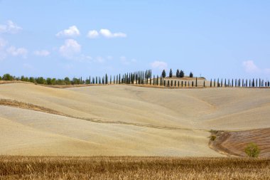 Ascanio (SI), İtalya - 02 Ağustos 2021: Girit Senesi, Asciano, Siena, Toskana, İtalya