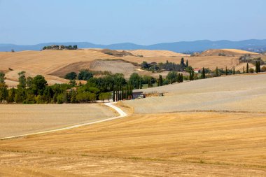 Ascanio (SI), İtalya - 02 Ağustos 2021: Girit Senesi, Asciano, Siena, Toskana, İtalya