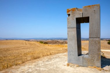 Ascanio (SI), İtalya - 02 Ağustos 2021: Transitoire Sitesi, Girit Senesi, Asciano, Siena, Toskana, İtalya