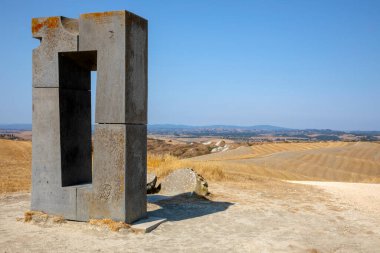 Ascanio (SI), İtalya - 02 Ağustos 2021: Transitoire Sitesi, Girit Senesi, Asciano, Siena, Toskana, İtalya