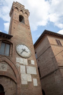 Buonconvento (SI), İtalya - 01 Ağustos 2021: Buonconvento, Tuscany, İtalya Belediye Binası.