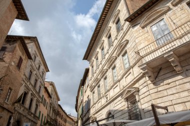 Montepulciano (SI), İtalya - 02 Ağustos 2021: Montepulciano kasabası, Toskana, İtalya