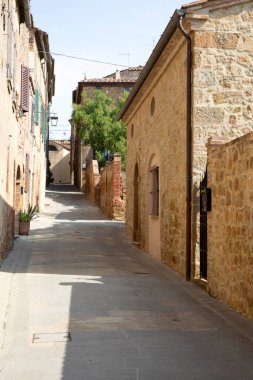 Castelgurio (SI), İtalya - 08 Ağustos 2021: Castelgurio evleri ve kasabası, Toskana, İtalya