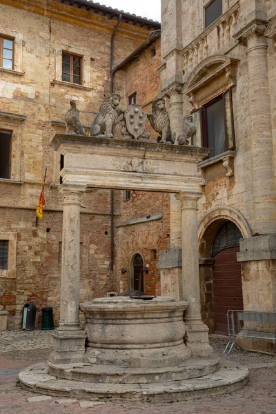 Montepulciano Italy August 2021 Water Well Montepulciano Town Tuscany Italy — Stock Photo, Image