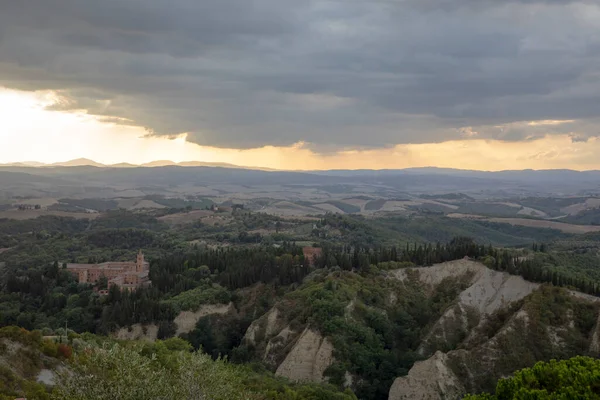 Chiusure, Ascanio (SI), İtalya - 15 Ağustos 2021: Chiusure Village, Asciano, Tuscany, İtalya
