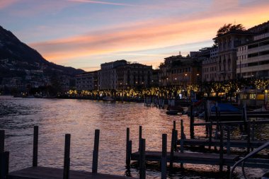 Lugano / İsviçre - 12 Aralık 2021: Lugano, Lugano, İsviçre, Avrupa 'da günbatımı