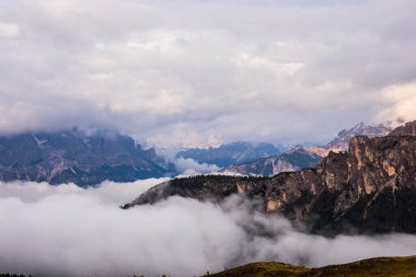 Dolomites dağlarında gün batımı, Alpler, kuzey İtalya. Avrupa