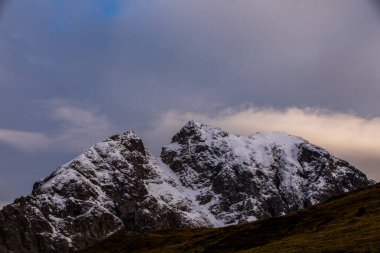 Dolomites dağlarında gün batımı, Alpler, kuzey İtalya. Avrupa