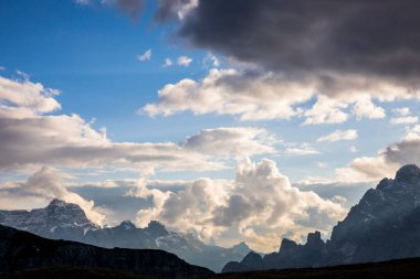 Tre Cime Di Lavaredo 'da gün batımı, Dolomitler, Alpler, Kuzey İtalya