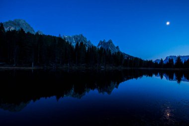 Dolomites dağlarında gün batımı, Alpler, kuzey İtalya. Avrupa