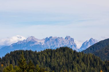 Dolomites dağlarında gün batımı, Alpler, kuzey İtalya. Avrupa