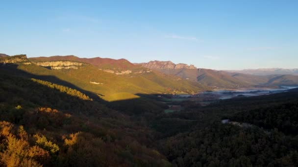 Воздушная Сцена Беспилотником Осеннего Пейзажа Vall Bas Garrotxa Girona Spain — стоковое видео