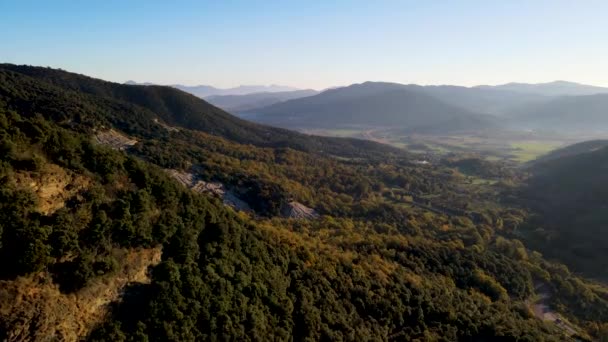 西班牙吉罗纳La Garrotxa Puigsacalm Peak的空中场景和秋季风景无人机 Uhd — 图库视频影像