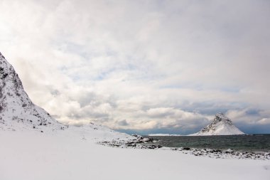 Bleik Plajı 'nda kış, Lofoten Adaları, Kuzey, Norveç.