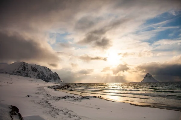 Зима Bleik Beach Lofoten Islands Northern Norway — стоковое фото