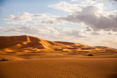 Sahra Çölü, Fas 'taki kuru arazi ve kumullar..