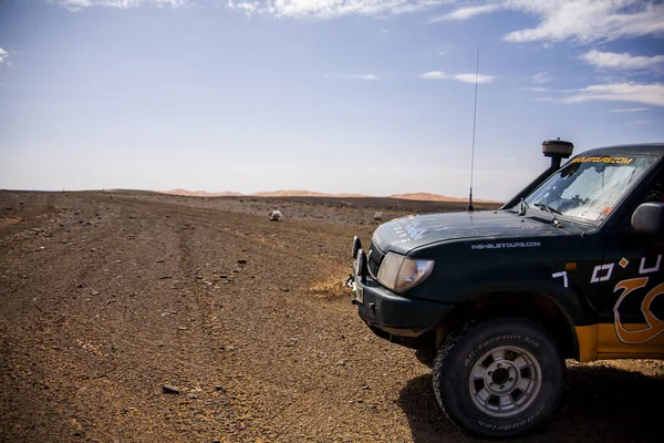アフリカのモロッコ エイプリル2012 4車とアフリカのモロッコの砂漠と砂丘のオフロード — ストック写真