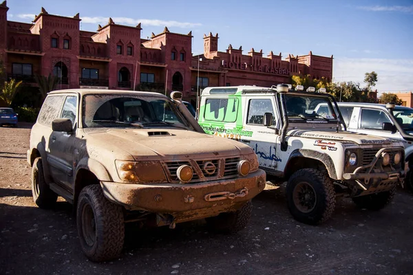 Morocco Africa April 2012 아프리카 모로코 지대에 4X4 대의차와 오솔길 — 스톡 사진