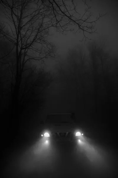 Coche 4X4 Bosque Niebla Osona Barcelona España — Foto de Stock