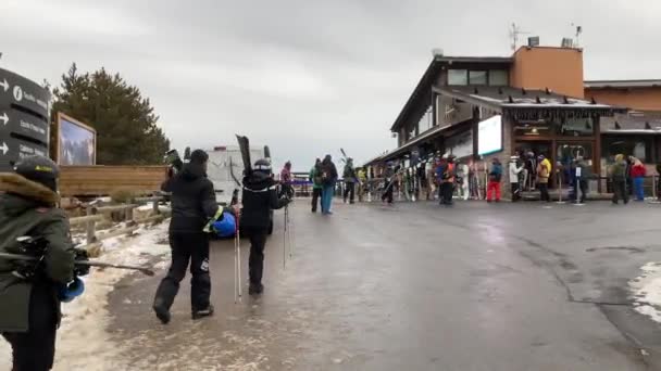 Masella Spain Декабря 2020 Люди Катаются Лыжах Защитных Масках Мазелла — стоковое видео