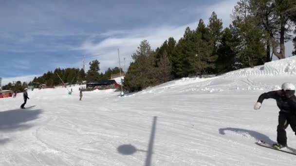 Masella Spain Декабря 2020 Люди Катаются Лыжах Защитных Масках Мазелла — стоковое видео