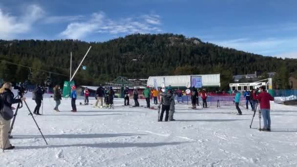 Masella Spain December 2020 People Skiing Protection Masks Masella Pyrenees — Stock Video