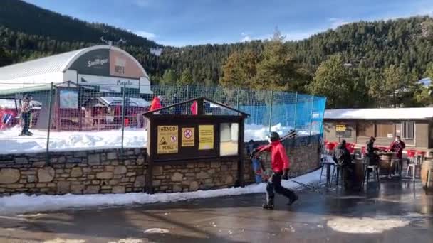 Masella Espanha Dezembro 2020 Pessoas Esquiando Com Máscaras Proteção Masella — Vídeo de Stock