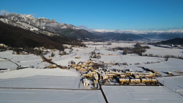 Luchtfoto Met Drone Van Sneeuwval Hostalets Bas Garrotxa Girona Spanje — Stockvideo
