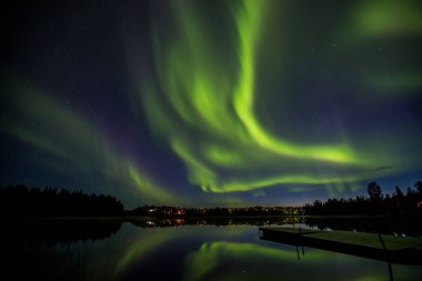 Kuzey ışıkları Kiruna, Laponya, Kuzey İsveç.