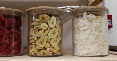 self servis organik gıdalar. Çevre dostu sıfır atık dükkanı. Küçük yerel işletme 4K UHD