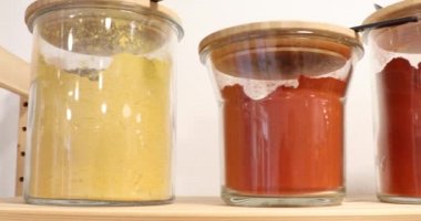 self servis organik gıdalar. Çevre dostu sıfır atık dükkanı. Küçük yerel işletme 4K UHD