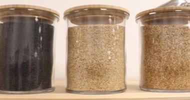 self servis organik gıdalar. Çevre dostu sıfır atık dükkanı. Küçük yerel işletme 4K UHD