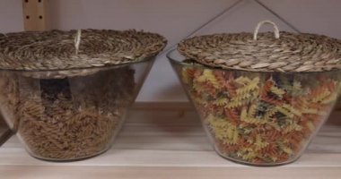 self servis organik gıdalar. Çevre dostu sıfır atık dükkanı. Küçük yerel işletme 4K UHD