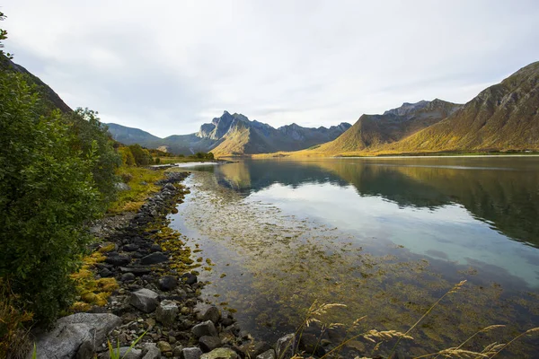 ロフテン島の秋の風景とビーチ ノルウェー — ストック写真