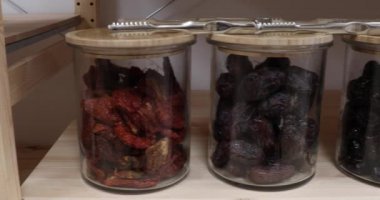 self servis organik gıdalar. Çevre dostu sıfır atık dükkanı. Küçük yerel işletme 4K UHD