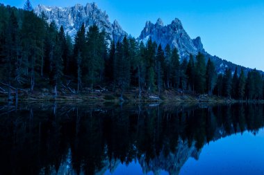 Dolomites dağlarında gün batımı, Alpler, kuzey İtalya. Avrupa
