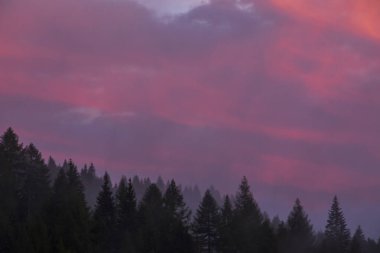 Dolomites dağlarında gün batımı, Alpler, kuzey İtalya. Avrupa