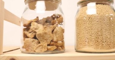 self servis organik gıdalar. Çevre dostu sıfır atık dükkanı. Küçük yerel işletme 4K UHD