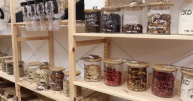 self servis organik gıdalar. Çevre dostu sıfır atık dükkanı. Küçük yerel işletme 4K UHD