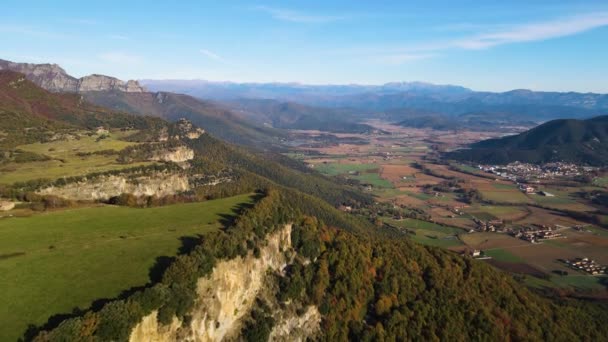 Luchtfoto Met Drone Van Het Herfstlandschap Vall Bas Garrotxa Girona — Stockvideo