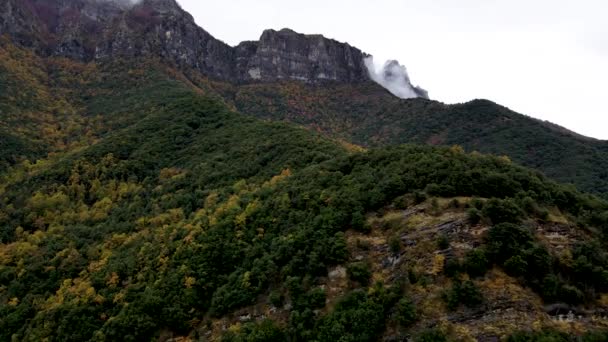 Escena Aérea Con Dron Del Paisaje Otoñal Pico Puigsacalm Garrotxa — Vídeos de Stock