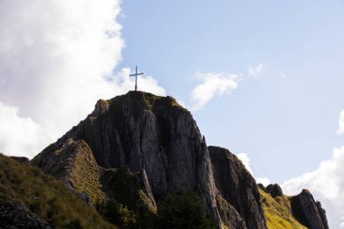 Güney Almanya 'daki Bavyera dağlarında yaz gündoğumu. Avrupa