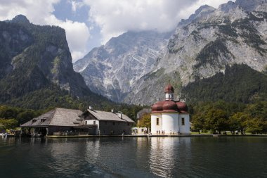 Konigsee Gölü, Bavyera, Güney Almanya 'da yaz sahnesi. Avrupa
