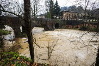 Olot kasabasında sel, La Garrotxa, Girona, İspanya. Ocak 2020.