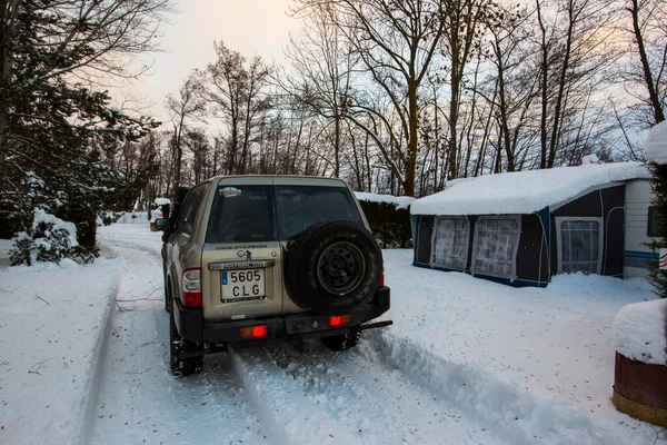 Inverno Neve 4X4 Carro Camping Cerdanya Pirinéus Espanha — Fotografia de Stock