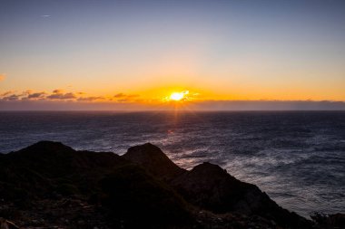 İspanya, Cap de Creus Doğa Parkı 'nda kış gündoğumu.