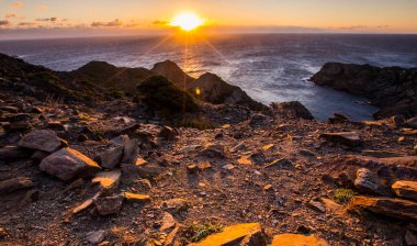 İspanya, Cap de Creus Doğa Parkı 'nda kış gündoğumu.